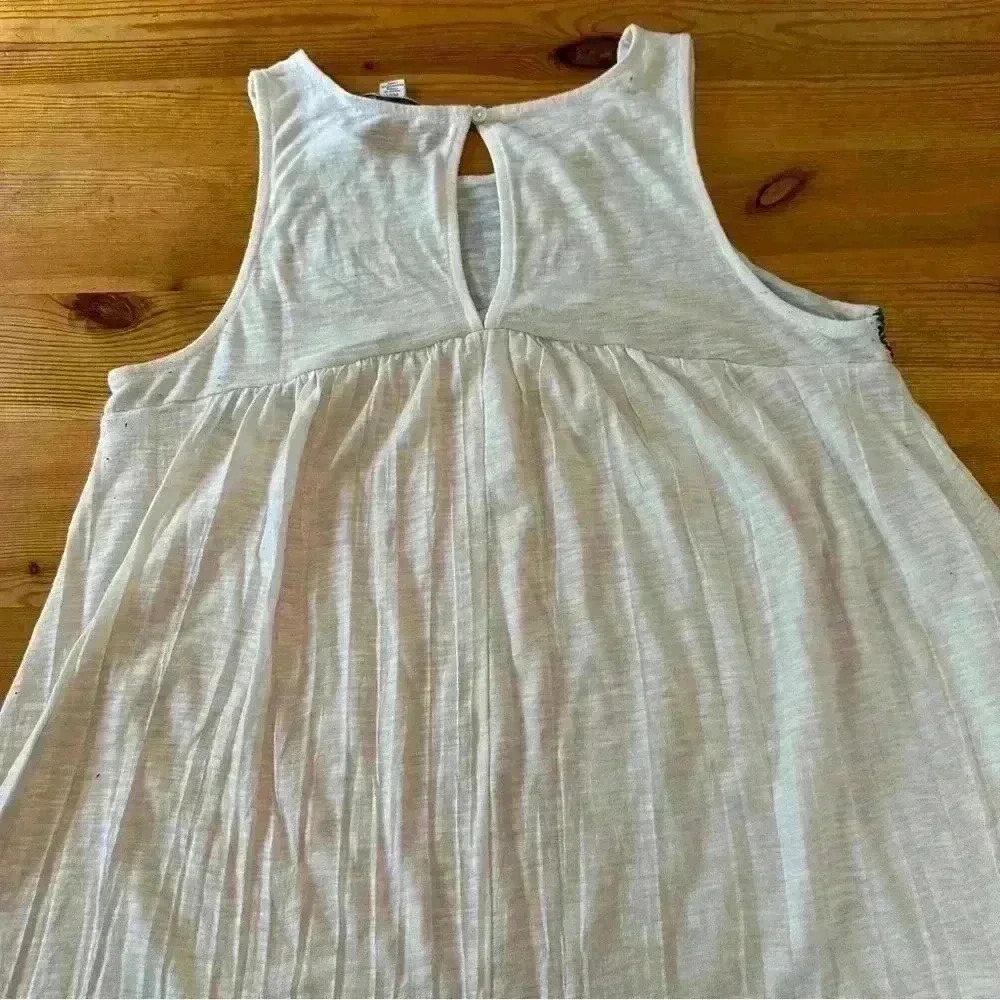 American Eagle Outfitters embroidered tank - Picture 4 of 4